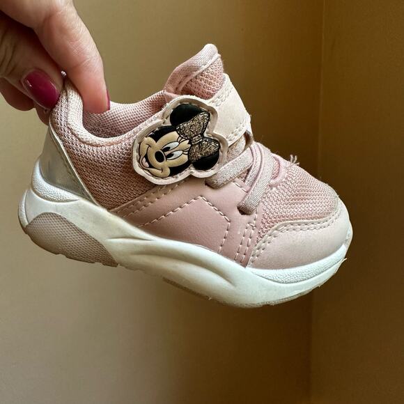 H&M Minnie pink white low top sneakers SIZE 3-4 - Picture 1 of 7